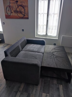 Interior - Duplex near Abbey, station and town center (Saintes)