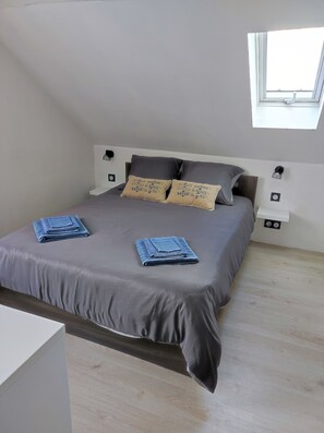 1 chambre, fer et planche à repasser, accès Internet, draps fournis