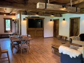 Apartment, 2 Schlafzimmer, Bergblick | Wohnbereich