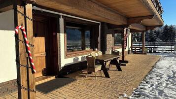 Apartment, 2 Bedrooms, Mountain View | Outdoor dining