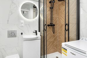 Shower, hair dryer, towels, shampoo - Orłowska 11B Gdańsk | Atmospheric Studio | Close to the Beach (Gdańsk)