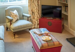 Desk, laptop workspace, free WiFi, bed sheets - Library Cottage near Gorebridge (Gorebridge)