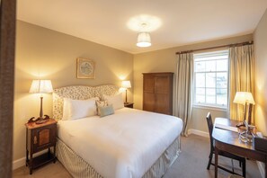 Desk, laptop workspace, free WiFi, bed sheets - Library Cottage near Gorebridge (Gorebridge)