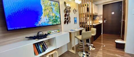 Design-Apartment, Balkon, Poolblick | Innenbereich