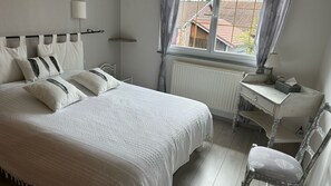 2 bedrooms, iron/ironing board, WiFi, bed sheets - Gîte Les Mésanges (90200 - ROUGEGOUTTE)