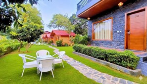 تناول الطعام بالخارج