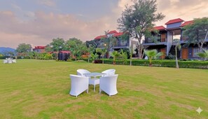 تناول الطعام بالخارج