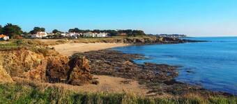 Apartment for 4, swimming pool, sea 150m away