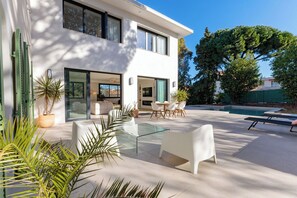 Outdoor dining - Villa in Cannes with 5 bedrooms sleeps 10 (Cannes)