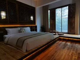 Superior dubbelrum - utsikt mot bergen | Sängtillbehör av högsta kvalitet, duntäcken och gratis wi-fi