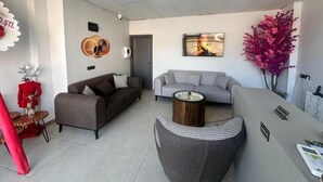A modern living room with two sofas, a coffee table, and a decorative plant. - AVKA PALACE (Edirne)