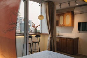 Superior Penthouse, Lake View | Private kitchen - Horizon Suites Lakeview- By Sun Global (Ha Noi)