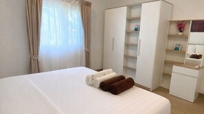 Deluxe szoba kétszemélyes ággyal, 2 hálószobával | Széf a szobában és ingyenes wifi