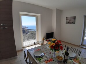 Dining - Apartment Ninfea with beatiful lake view (Veneto)