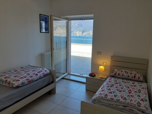 2 bedrooms, iron/ironing board, free WiFi - Apartment Ninfea with beatiful lake view (Veneto)