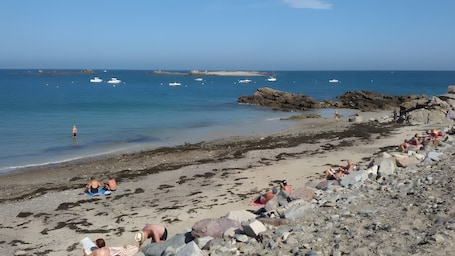 Beach. Holiday Home 'La Bergerie' with Private Garden and Wi-Fi