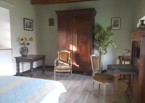 Fer et planche Ă repasser, Wi-Fi, draps fournis