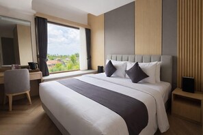 مكتب ومكواة/لوح كي