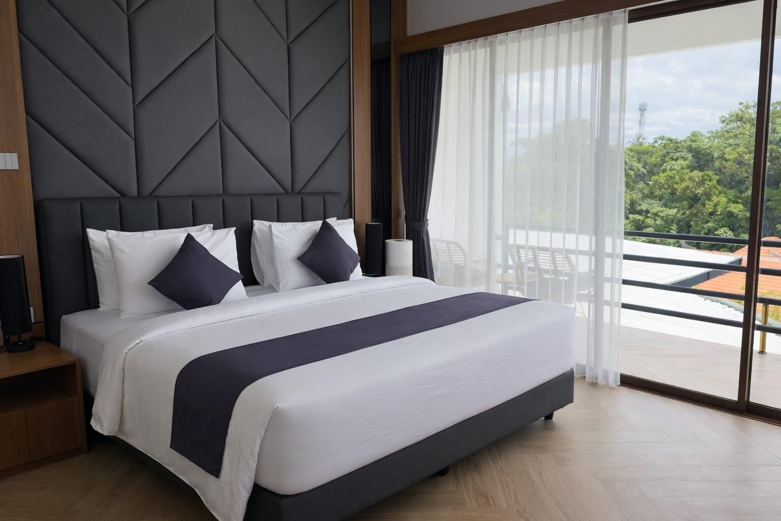 مكتب ومكواة/لوح كي