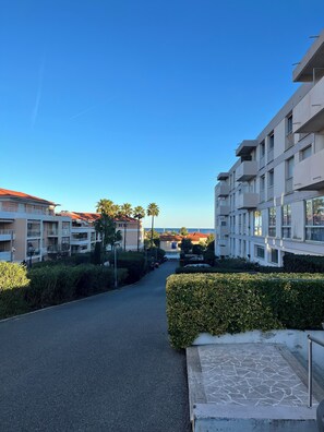Property grounds - New apartment with balcony (sea view) and parking☀️ (Antibes)