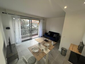 Living area - New apartment with balcony (sea view) and parking☀️ (Antibes)