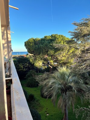 Property grounds - New apartment with balcony (sea view) and parking☀️ (Antibes)