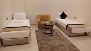 Suite – comfort | Safe på rommet, blendingsgardiner, lydisolert og strykejern/-brett