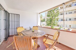 Outdoor dining - Apartment 'El Tesorillo' with Sea View, Wi-Fi and Air Conditioning (Velilla-Taramay)