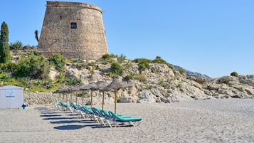 Una spiaggia nelle vicinanze