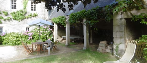 تناول الطعام بالخارج