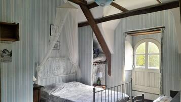 17 chambres, fer et planche Ă repasser, Wi-Fi, draps fournis