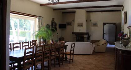 Holiday Home 'Manoir De Kerhir' with Private Garden and Wi-Fi