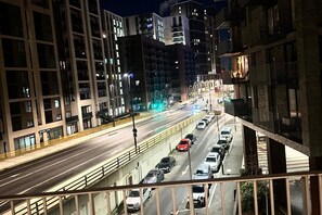 Property grounds - 2 bed - Sleeps 4 - Balcony - Parking - In Excel (London)