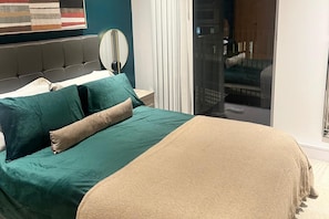 2 slaapkamers, een strijkplank/strijkijzer, gratis wifi, beddengoed