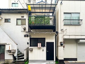 Exterior detail - Free shuttle service from Ikebukuro, Oji, and Akabane Stations / Private villa / 8 min. from station / 10 min. from Ikebukuro, 13 min. from Ueno (北区)