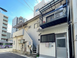 Exterior detail - Free shuttle service from Ikebukuro, Oji, and Akabane Stations / Private villa / 8 min. from station / 10 min. from Ikebukuro, 13 min. from Ueno (北区)