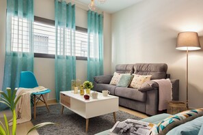 Living area - SEVILLA URBAN APARTAMENT - by Valmartaria. (Sevilla)