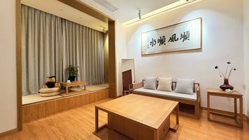 Executive szoba kétszemélyes ággyal, kilátással a parkra | Prémium ágynemű, pehelypaplan és egyedi dekoráció