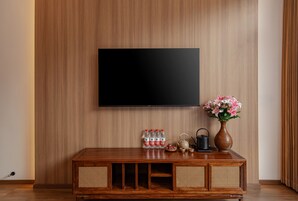 Deluxe Double Room, Park View | Premium bedding, down comforters, individually decorated