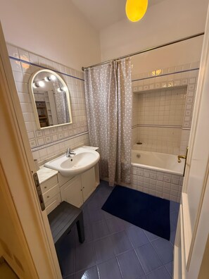 Doccia, asciugacapelli, asciugamani