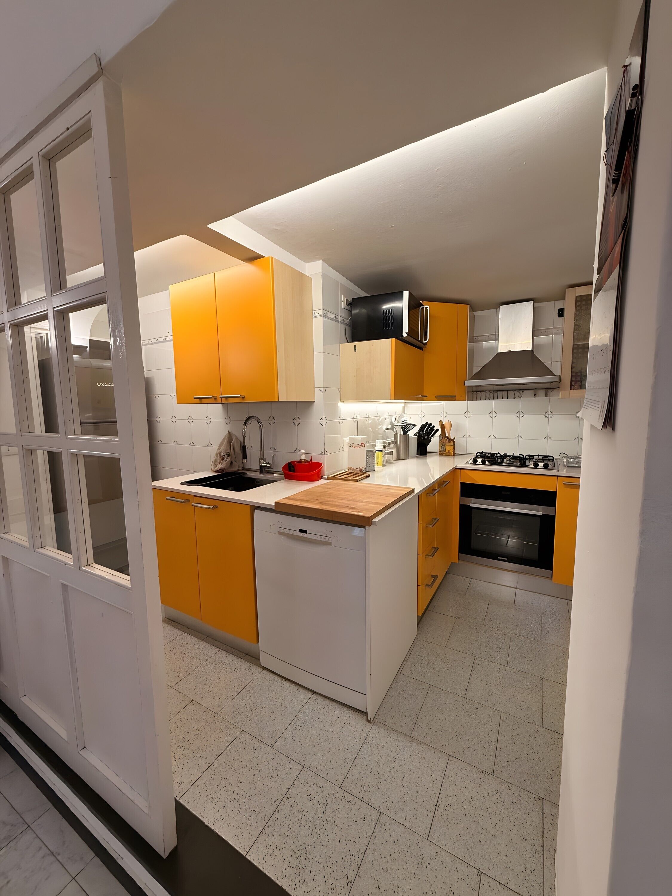 冰箱、微波炉、烤箱、炉灶