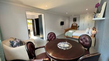 1 slaapkamer, een strijkplank/strijkijzer, wifi, beddengoed