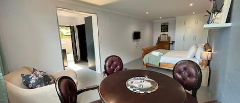 1 habitación, tabla de planchar con plancha, wifi y ropa de cama