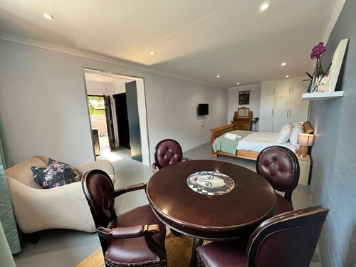 Spacious apartment in a quiet neighbourhood centrally located in Stellenbosch.