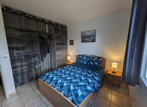 Room - Guest Rooms with Garden at Aurore and Laurent's - Peaceful Stay (Montarnaud)