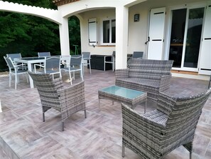 Outdoor dining - Guest Rooms with Garden at Aurore and Laurent's - Peaceful Stay (Montarnaud)