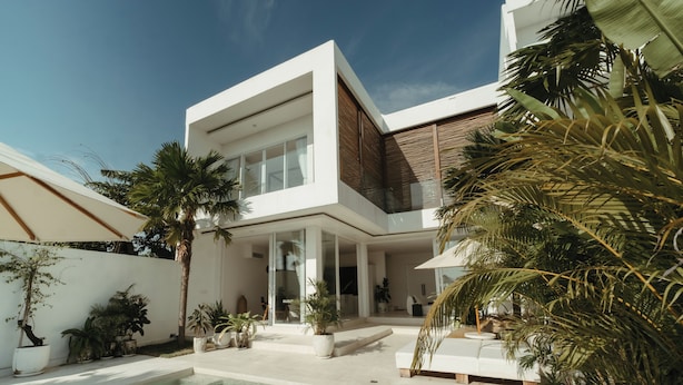 A modern house with a pool, large windows, and a balcony. - The Iggy (Cemagi)