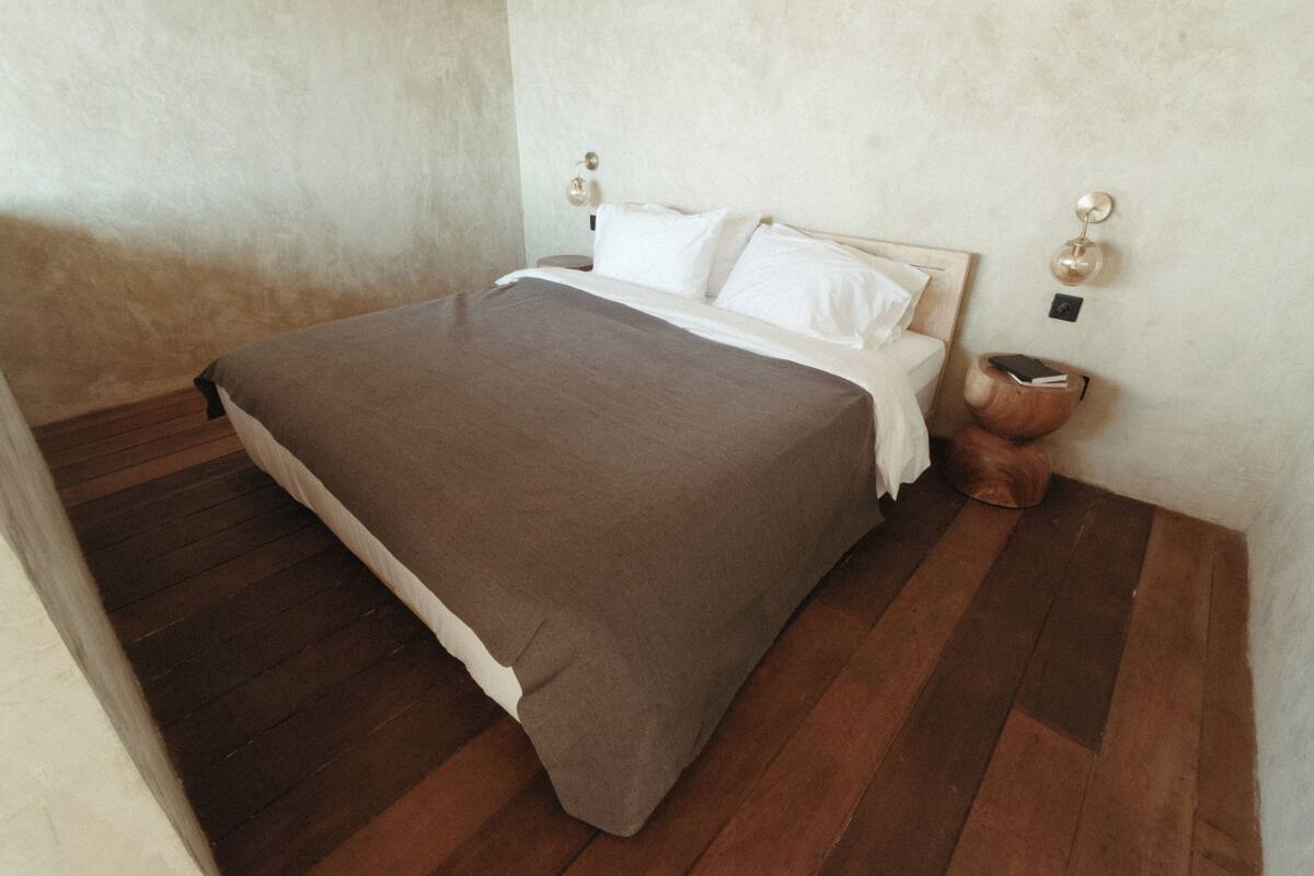 Deluxe Suite | Desk, laptop workspace, free WiFi