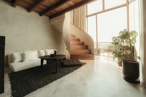 スタジオ キングベッド 1 台 | デスク、ノートパソコン用作業スペース、WiFi (無料)