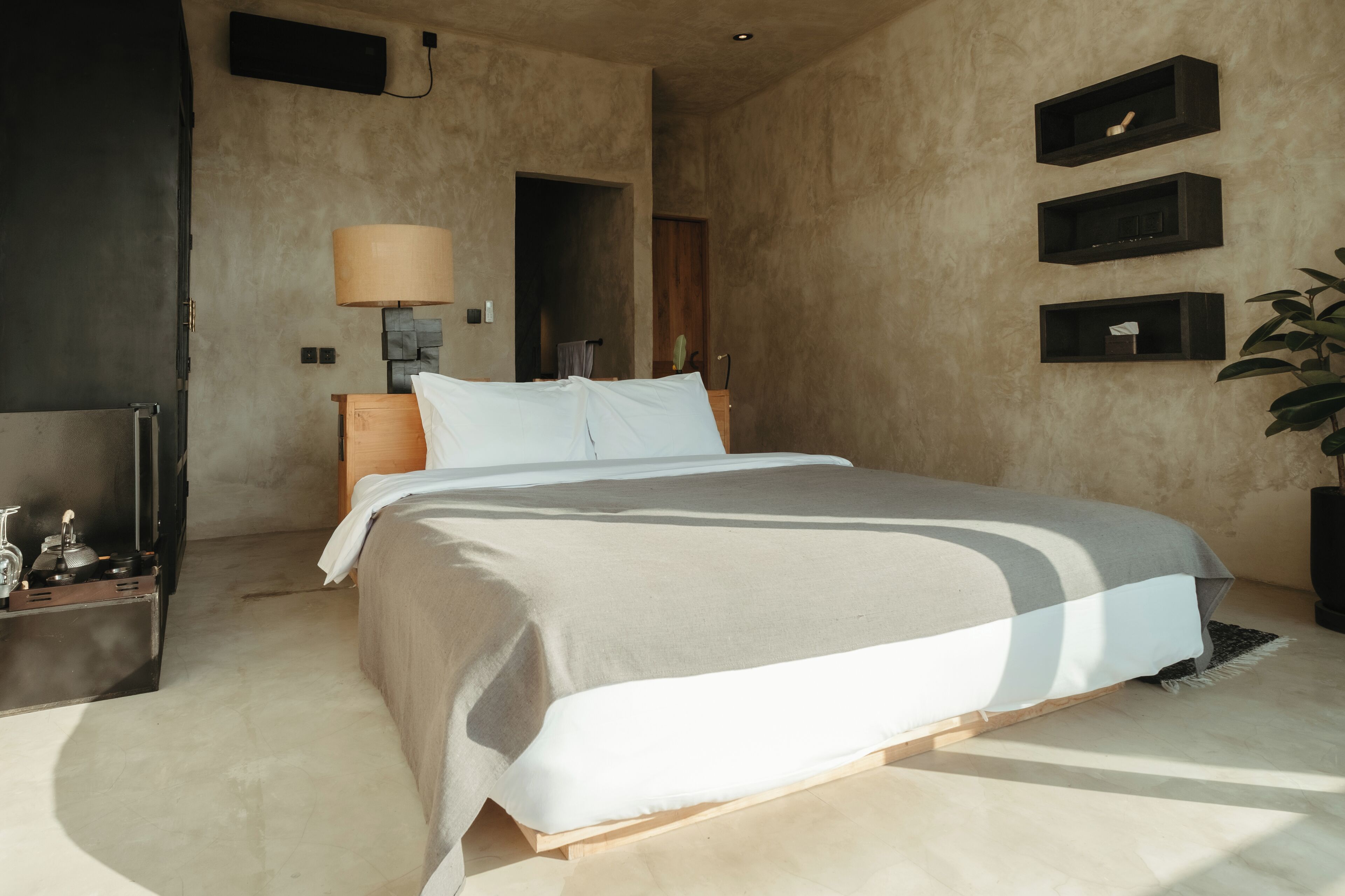 Deluxe Studio Suite, Courtyard View | Desk, laptop workspace, free WiFi